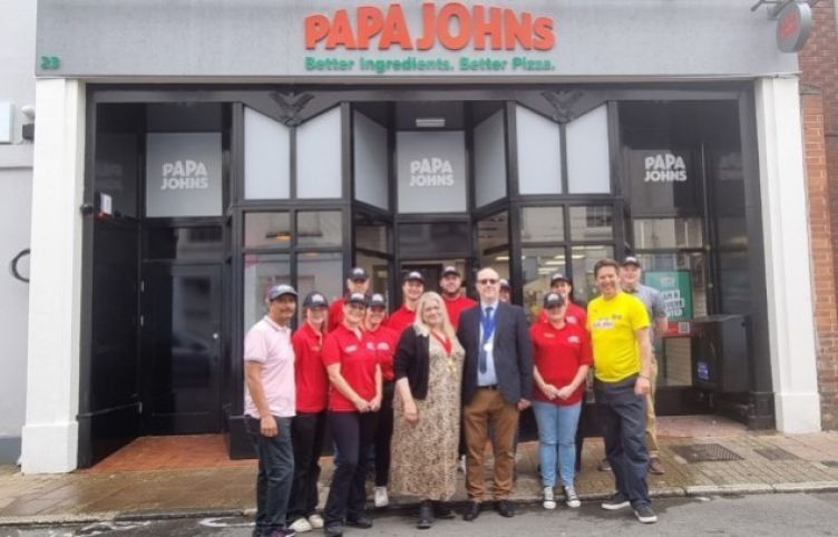 Mayor of Barnstaple opens new Papa John’s