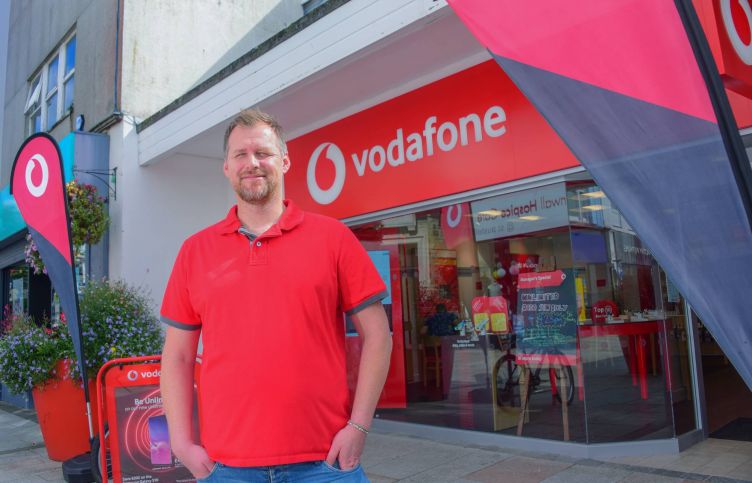 Vodafone bucks the trend by opening new UK high street stores