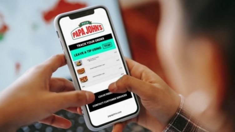 Papa John’s pioneers cashless tipping for team members